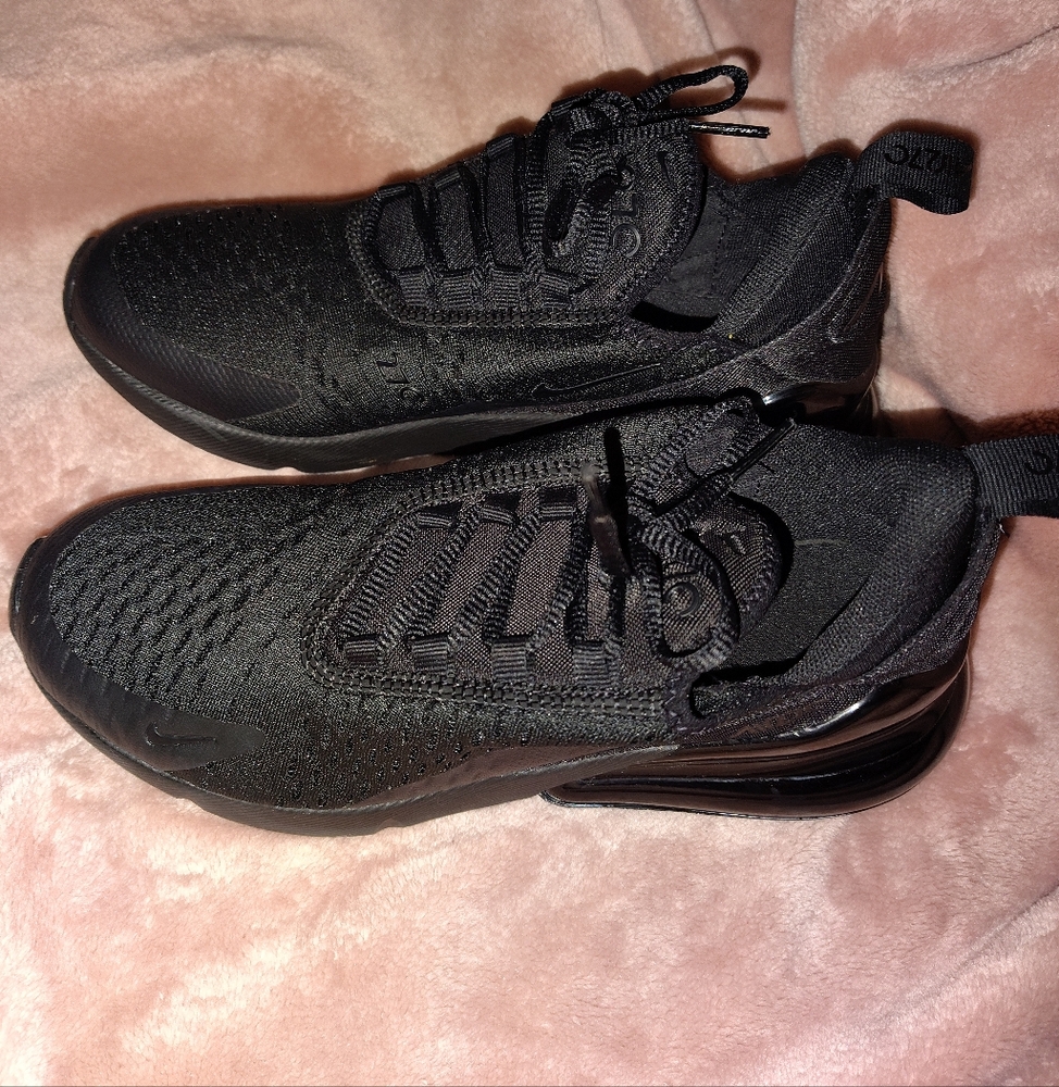 Nike 270s - Picture 2 of 4